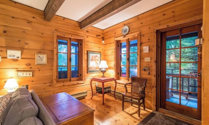 Saint-Faustin-Lac-Carre Cabin | Rustic chalet in Mont-Blanc, lakeside, 4 bedrooms
