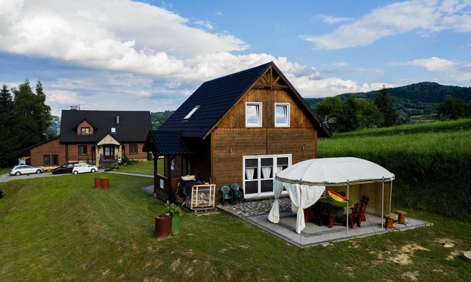 Posada Gorna Ski Chalet | Rustic Chalet in Posada Górna with Fireplace
