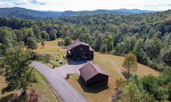 Murphy Ski Chalet | Rustic Chalet, Murphy