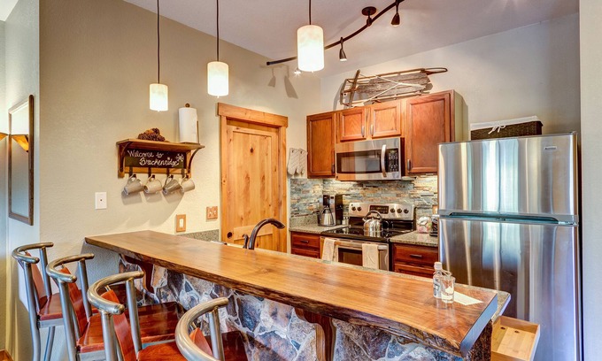 Breckenridge Condo | Rustic & Charming Breckenridge Getaway