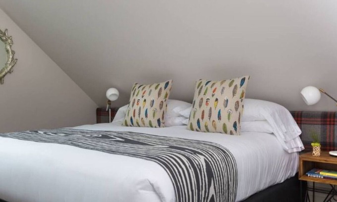 Stowe Area Hotel | Rustic-Chic Double Room Perfect for Skiing Adventures Near Rentals