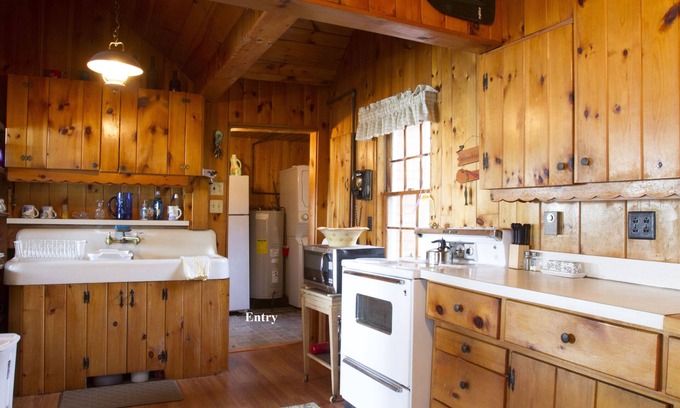 Willsboro Cottage | Rustic Cottage On The Water With Beautiful Views. Relax