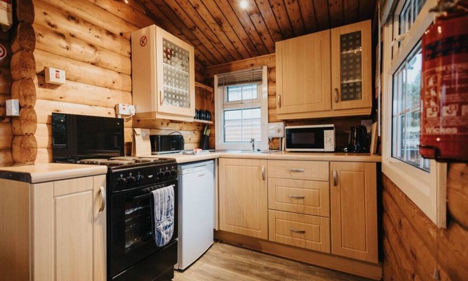 Bronaber Cabin | Rustic & Cozy 2 Bed Log Cabin Retreat