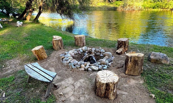 Knights Ferry Cabin | Rustic cozy cabin on rivers edge