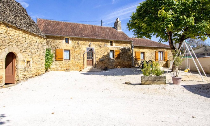 Marcillac-Saint-Quentin Cottage | Rustic stone house with garden and fireplace near Sarlat