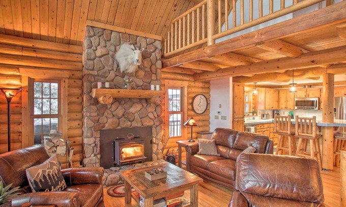 Coeur d'Alene House | Rustic Gotham Bay Cabin on Lake Coeur dAlene