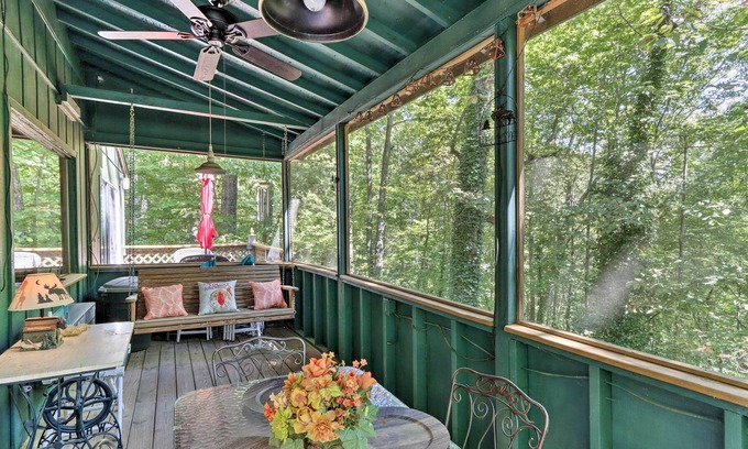 Hayesville Cabin | Rustic Hayesville Cabin w/ Fire Pit & Deck!