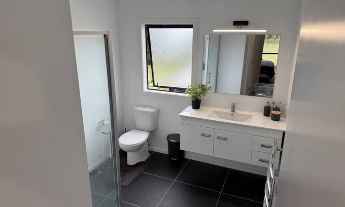 Oruanui House | rustic house in the wild. PRIVACY +