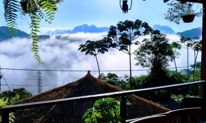 Teresopolis House | Rustic house with paradisiacal view to the Woman of Stone.