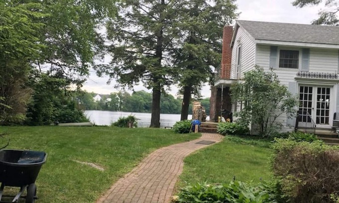 Northwood House | Rustic Lake front cottage nestled in the pines with a Golf Putting Green.