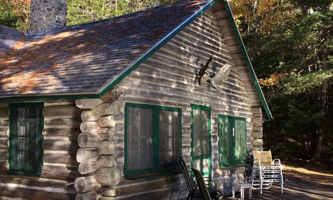 Franklin Cabin | Rustic Lakeside Cabin With Modern Conveniences.