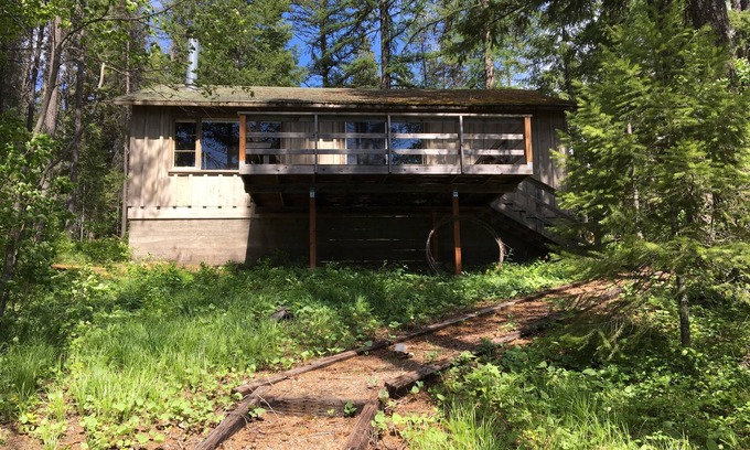 West Glacier Cabin | Rustic Lakeside Cabin- 3 miles from Glacier Park- get own beach & dock!