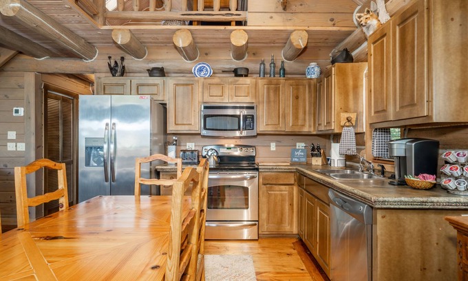 Bixby Cabin | Rustic Log Cabin on 160 Gated Acres! Just 30 minutes from Tulsa!