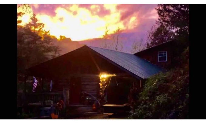 Harrogate Cabin | Rustic log cabin on beautiful Powell River ⭐️⭐️⭐️⭐️⭐️