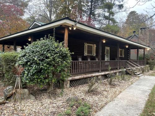 Hiawassee House | Rustic Log Cabin Rental near Chattahoochee National Forest, Georgia