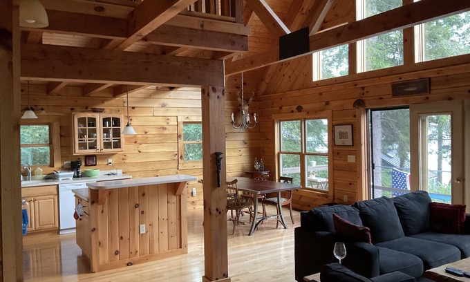 Castleton House | Rustic Log Home at the LAKE