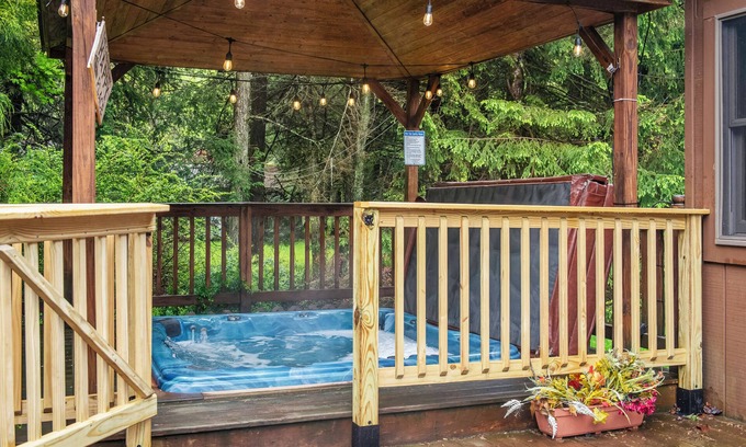 Blakeslee House | Rustic Lux Escape, Lake, Hot Tub, Arcade, Game Lounge