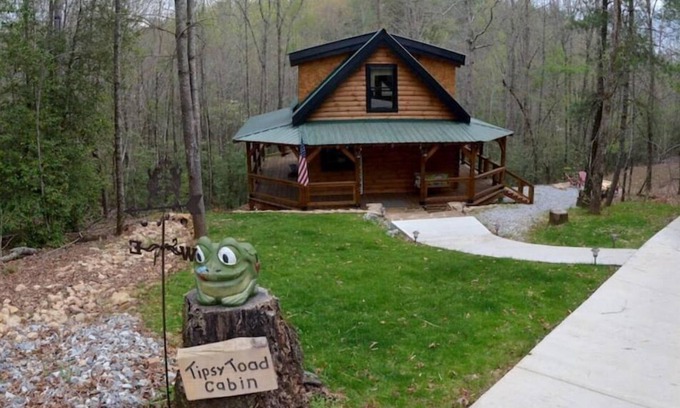 Dahlonega Cabin | Rustic Luxury Cabin in Wine Country Dahlonega