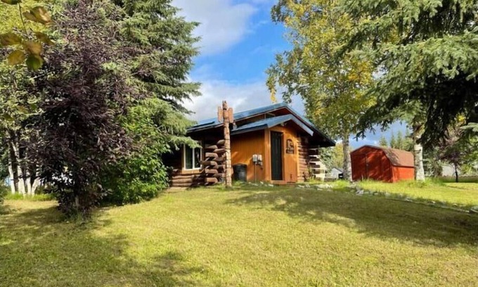Fairbanks Cabin | Rustic Modern Cabin in Town+WiFi+Trails+Fire Pit