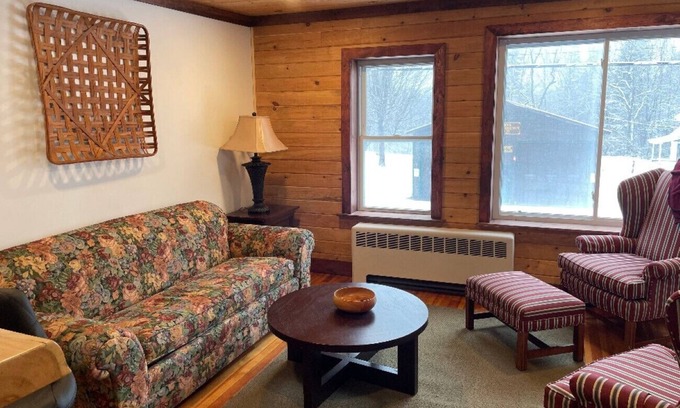 Olmstedville Condo | Rustic Mountain Condo Close to Gore Mountain