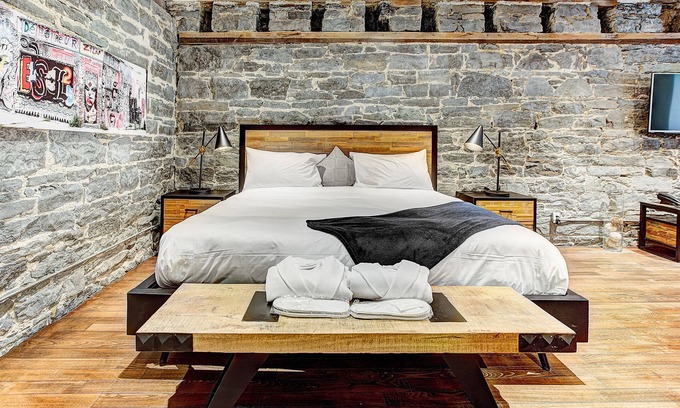 International District House | Rustic New Loft w/King Bed + cozy park Old Mtl