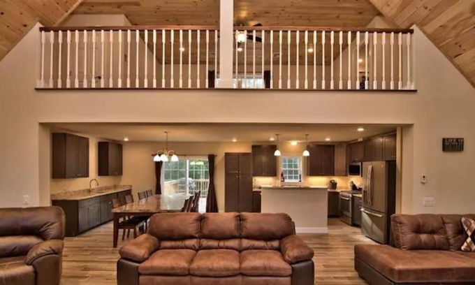 Tafton House | Rustic Private Manor Retreat In Tafton Near Lake!