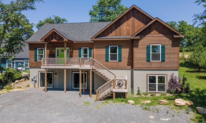 McHenry House | Rustic Retreat: Lake Area, Ski Area, Fireplace, Hot Tub, A/C!