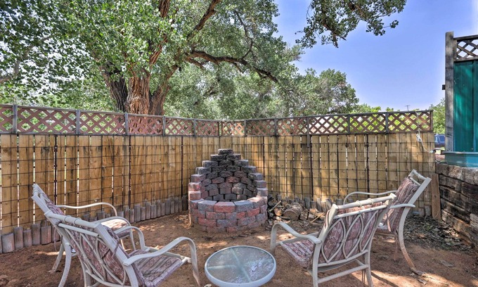 Moab South Valley Apartment | 'rustic Retreat' Moab Townhome w/Grill & Fire Pit
