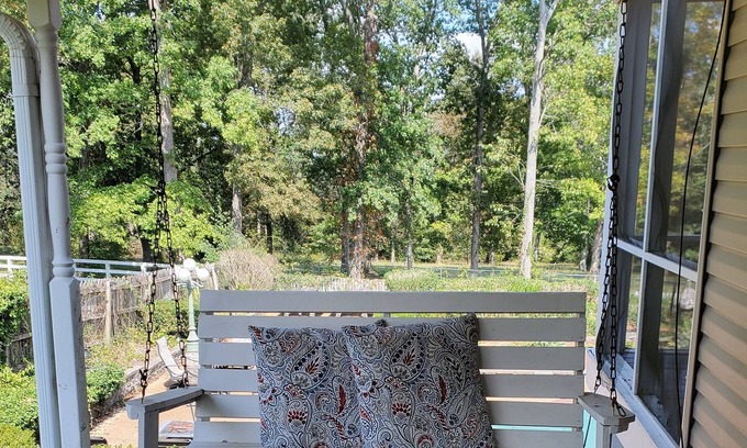 Kedron House | Rustic Retreat - Spring Hill/Columbia/Franklin/close to GM -private & spacious