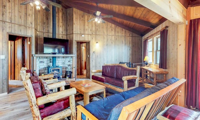 Groveland House | Rustic Retreat