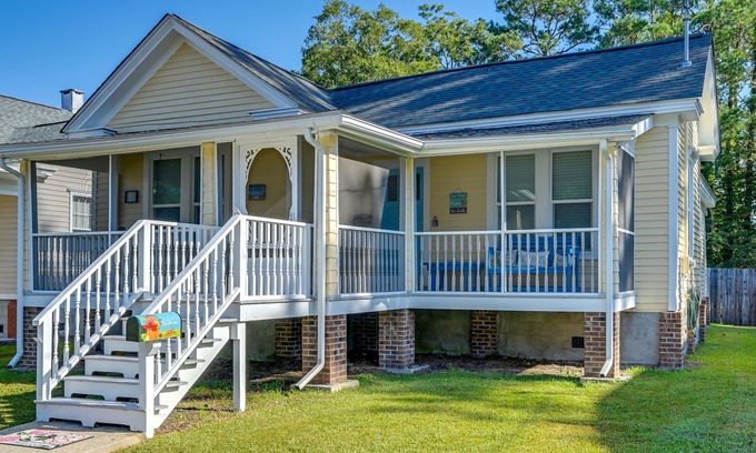 Belhaven House | Rustic River Bungalow - Steps to Downtown Belhaven