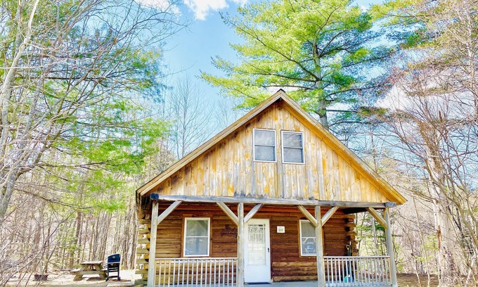 Twin Mountain Cabin | Rustic riverfront cabin- 15 minutes from the Cog Railway and Crawford Notch.
