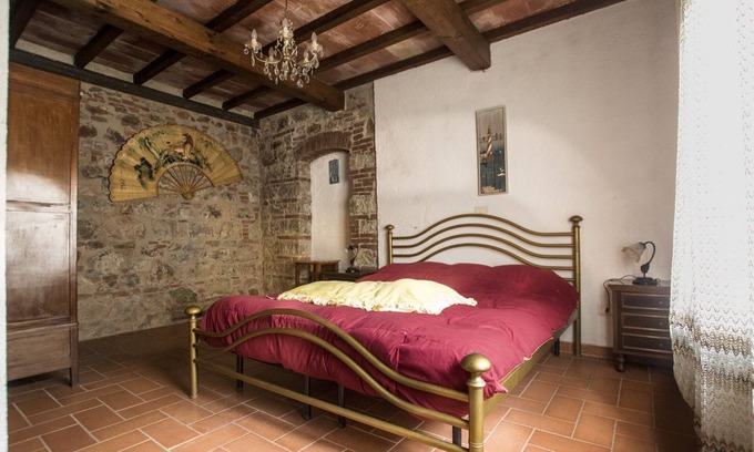 Massa Marittima Apartment | Rustic Tuscan style apartment