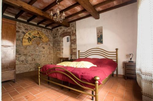 Massa Marittima Apartment | Rustic Tuscan style apartment