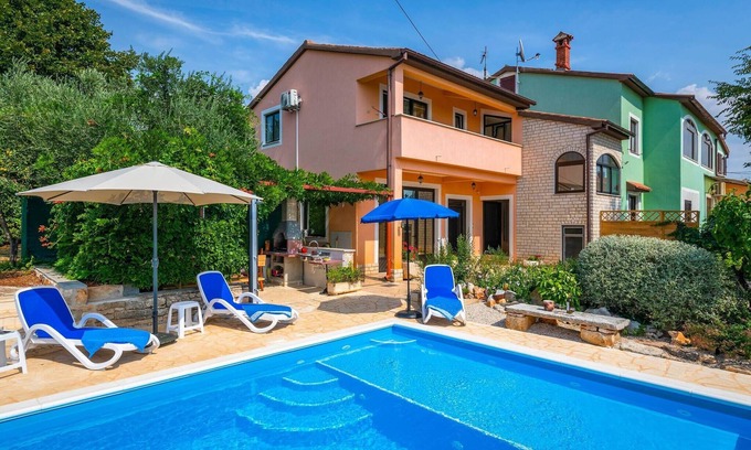 Kastelir-Labinci Villa | Rustic villa Margerita with pool in Porec