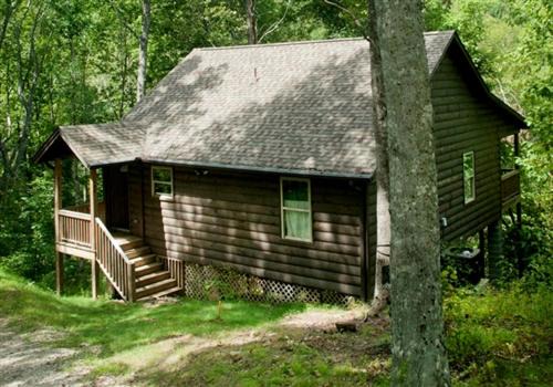 Topton House | Rustic Yet Modern Fishing and White Water Rafting Cabin in Scenic Nantahala Mountains of North Carolina
