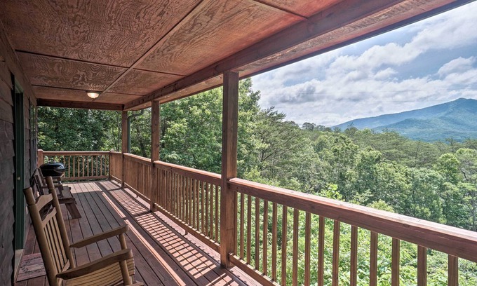 Young Harris Cabin | Rustic Young Harris Cabin w/Fire Pit & Views
