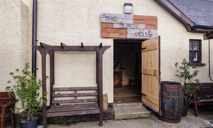 Limavady Cottage | RUSTY BARN, pet friendly, character holiday cottage in Castlerock