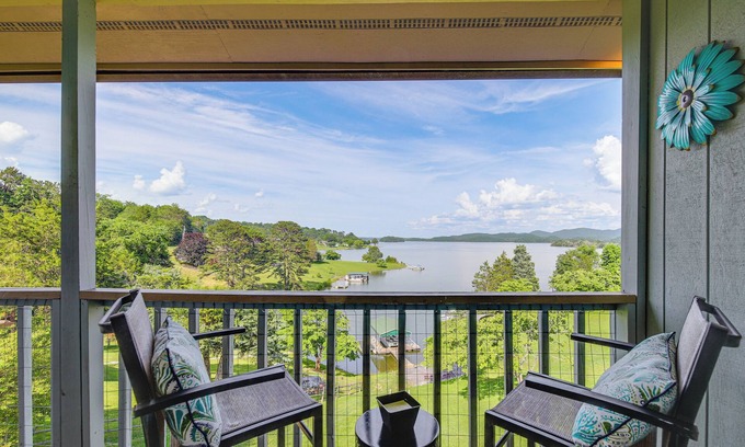 Rutledge House | Rutledge Hilltop Home on Cherokee Lake w/Decks!