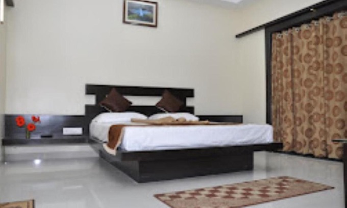 Wai Hotel | Rutugandh River View Resort, Wai