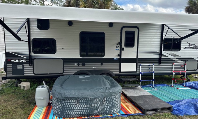 Clewiston House | “RV Country Living” Glamping