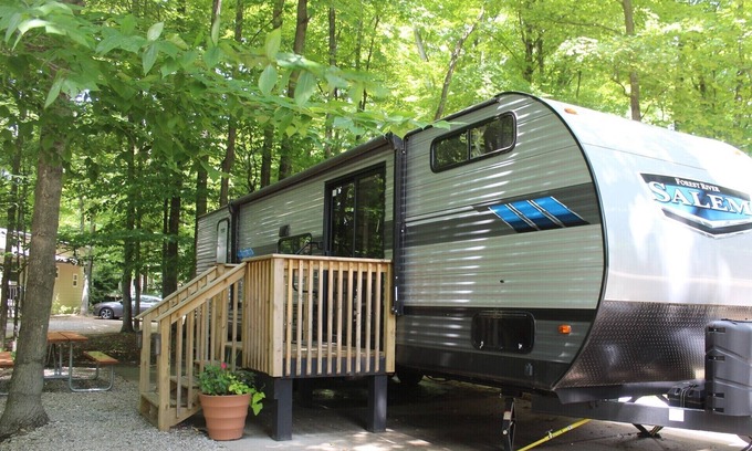 Empire RV Rental | RV Rental #13 Sleeps 6 people