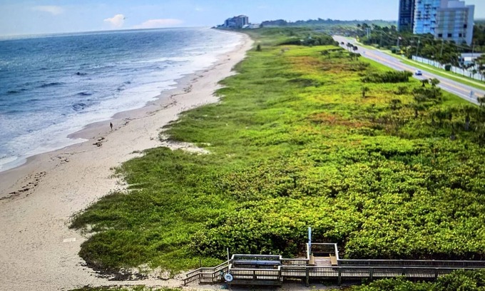Fort Pierce Shores House | RV with Lot Cul de Sac w PRIVATE BEACH!