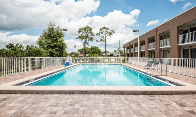 Kissimmee Hotel | RW Hotel