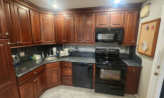 Levittown House | RYDER CUP 10 MIN AWAY . ENTIRE HOUSE in Levittown with AC. TOTAL 4 rooms