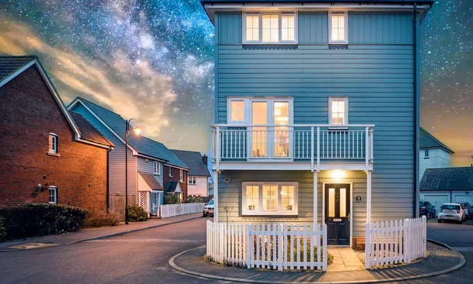Camber Cottage | Rye Bay House - a cottage that sleeps 8 guests in 4 bedrooms
