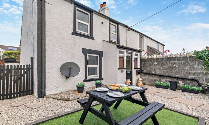 Delabole House | Ryefields - Two Bedroom House, Sleeps 4