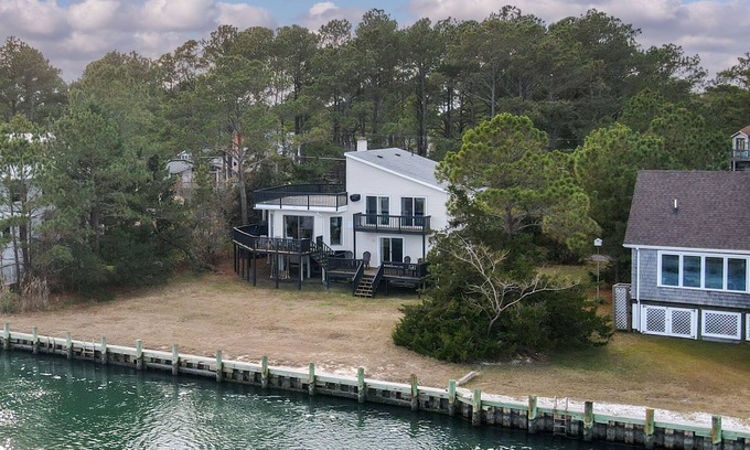 Deep Hole House | Ryokan - Water views, Shared Boat Launch!