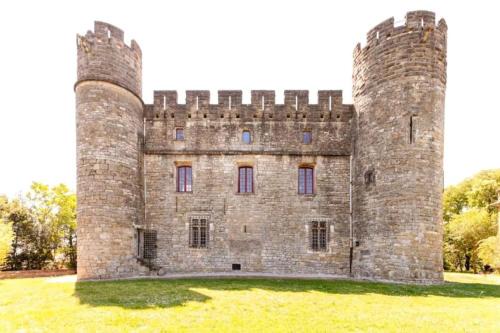 Castelnau-Valence Apartment | Séjour de Rêve au Château