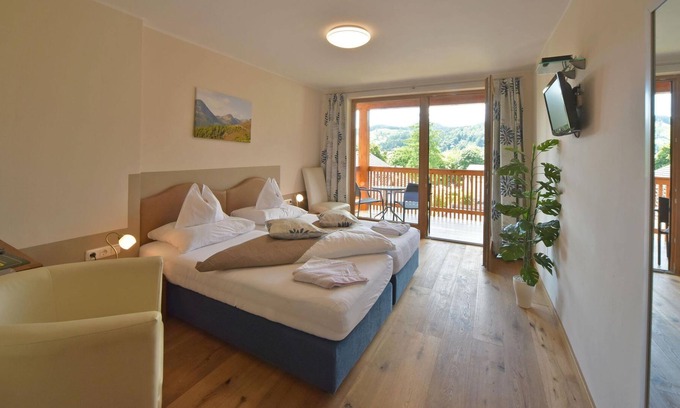 Seeboden Cottage | Süd - See Komfortzimmer Goldeck mit Balkonn - Gästehaus Bärwald